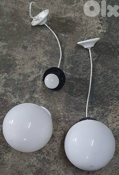 غلوب عدد ٢  مع اغراضه مستعمل كتير نضيف ١٠ دولار بيروت اشرفية  ٠٣٧٢٣٨٩٥