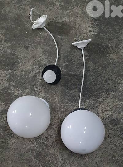 غلوب عدد ٢  مع اغراضه مستعمل كتير نضيف ١٠ دولار بيروت اشرفية  ٠٣٧٢٣٨٩٥