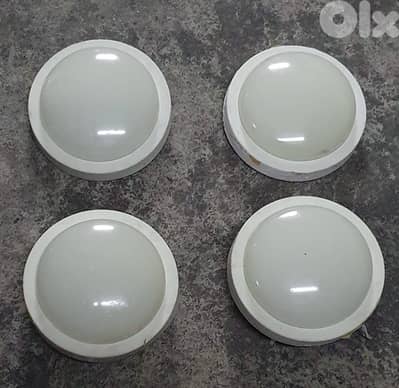 سبوت سقف  عدد  ٤  مستعمل  كتير  نضيف  ٨ دولار  بيروت أشرفية  ٠٣٧٢٣٨٩٥