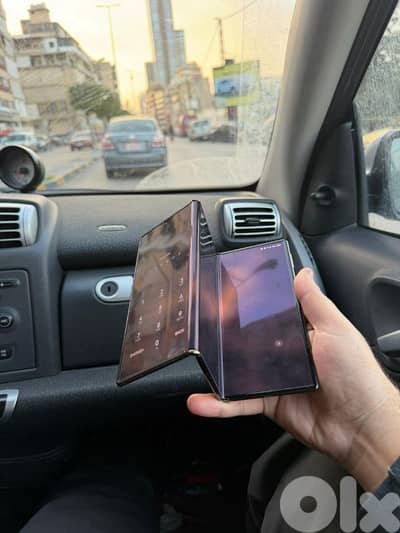 Huawei mate XT tri-fold