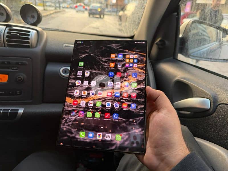 Huawei mate XT tri-fold 1