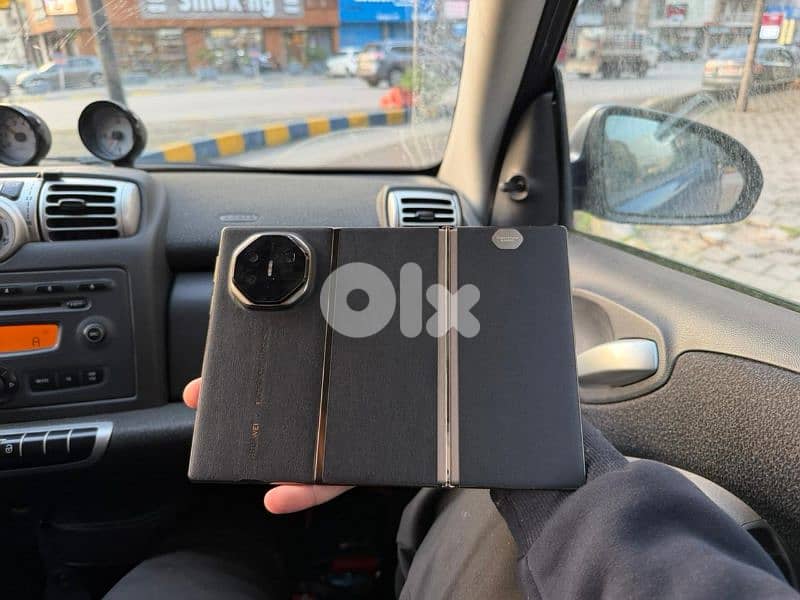 Huawei mate XT tri-fold 2