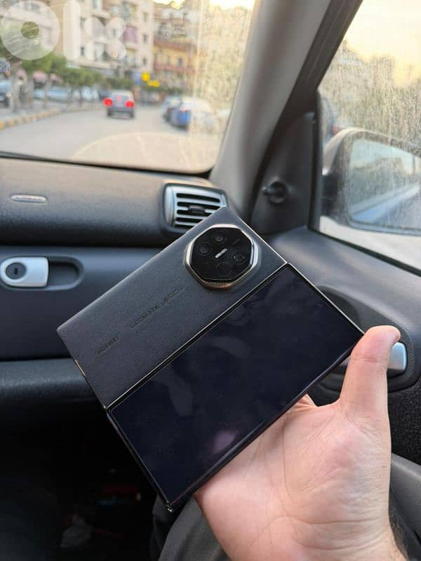 Huawei mate XT tri-fold 4