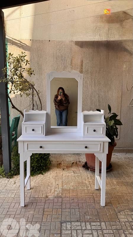 white dressing table 2