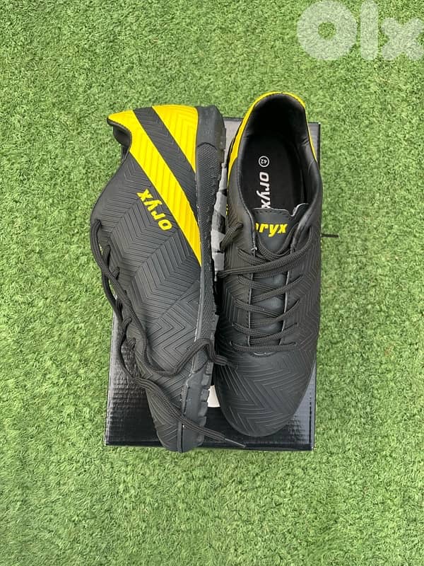 football shoes size 42 1