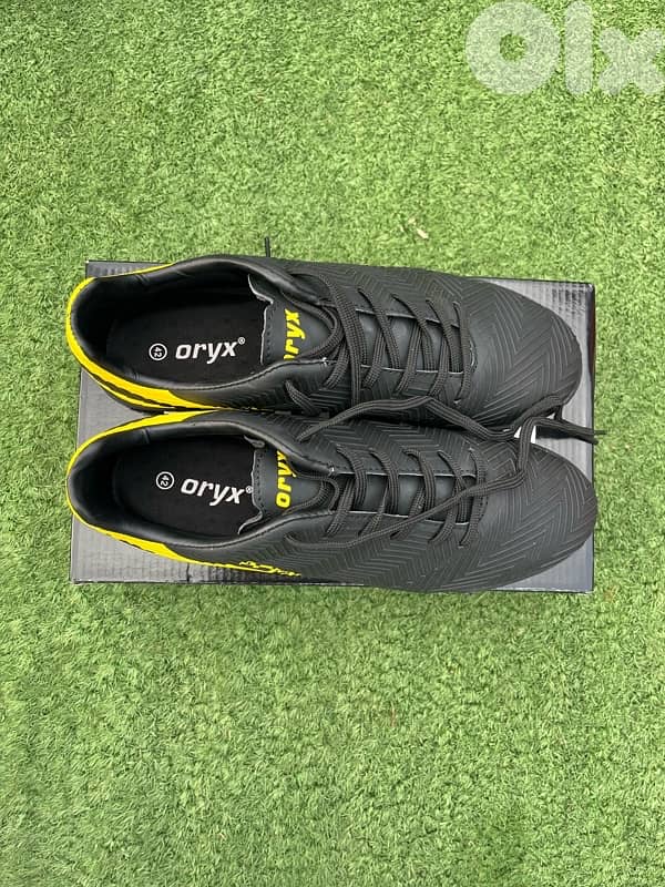 football shoes size 42 2