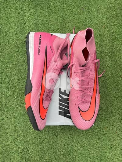 football shoes size 46