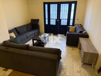 coin Salon with diner table, small table and TV unit