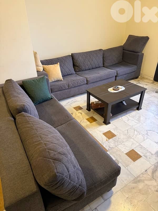 coin Salon with diner table, small table and TV unit 1