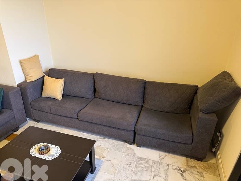 coin Salon with diner table, small table and TV unit 2