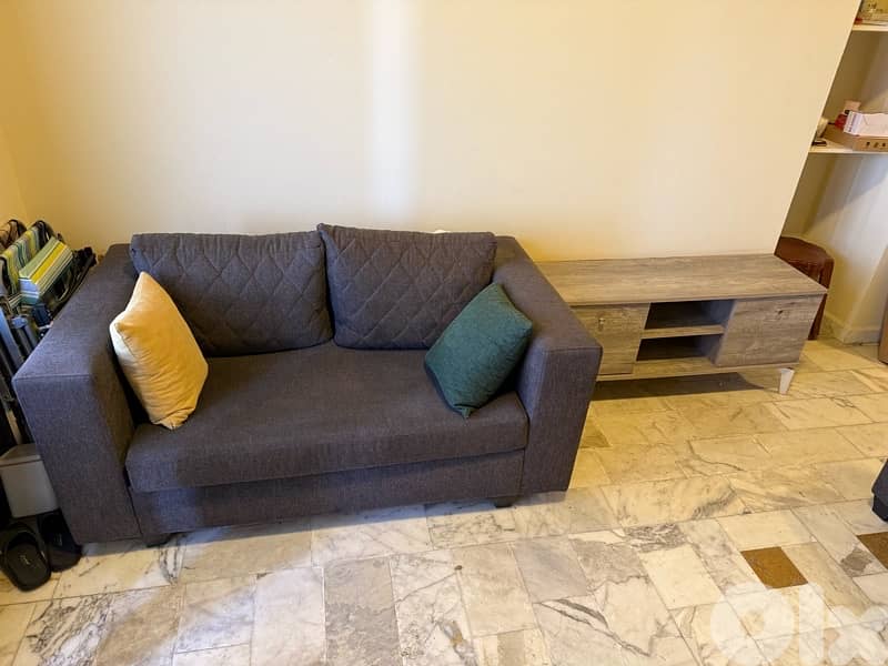 coin Salon with diner table, small table and TV unit 3