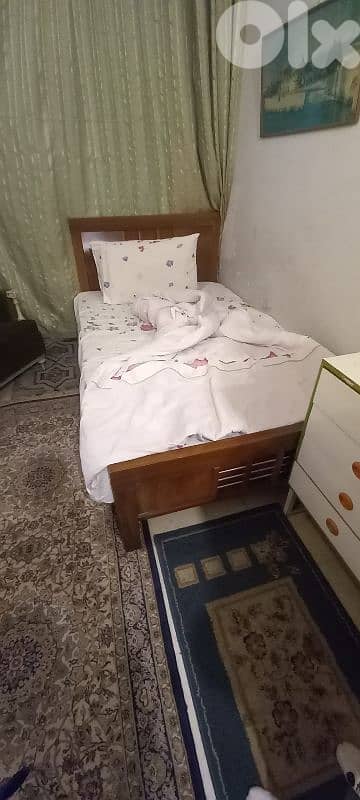 2 single beds+1 closet+1 chefonyere