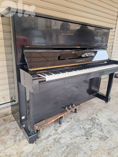 piano Laurie made in Japan toyo like new tuning warranty