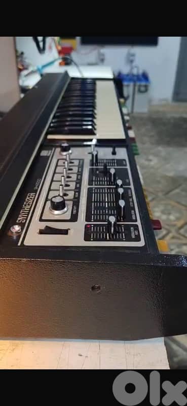Roland SH 2000