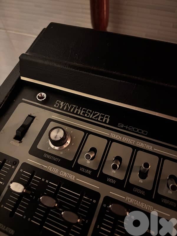 Roland SH 2000 4