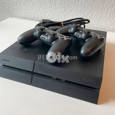 PS4 - 2 controllers