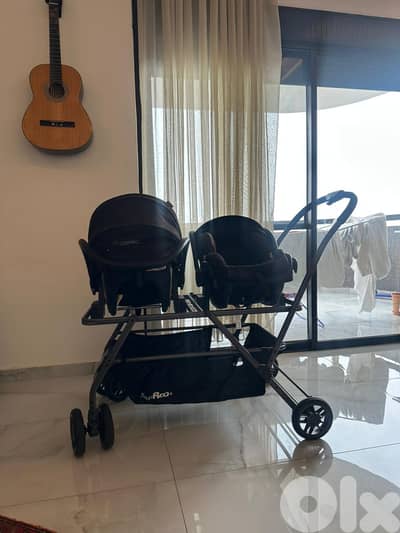 Twin Joovy Stroller + 2 Car Seats – Excellent Condition