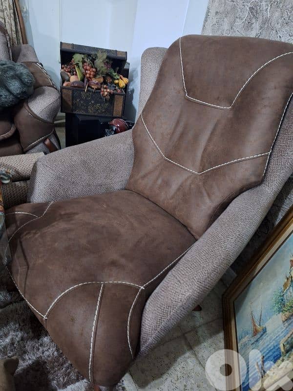 Brown sofas and chairs set 3