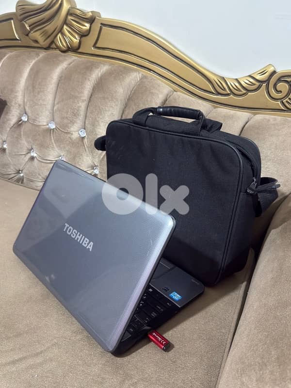 Laptop Toshiba i3 like new 1