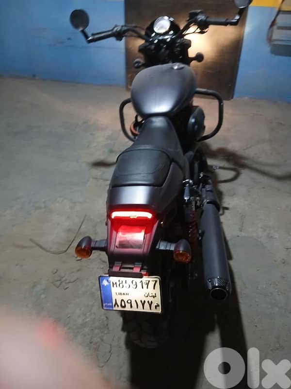 Harley-Davidson Street Rod 1