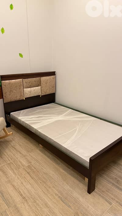 تخت مفرد و نص جديد للبيع