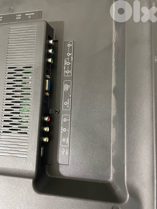 hisense 40” NOT SMART 3