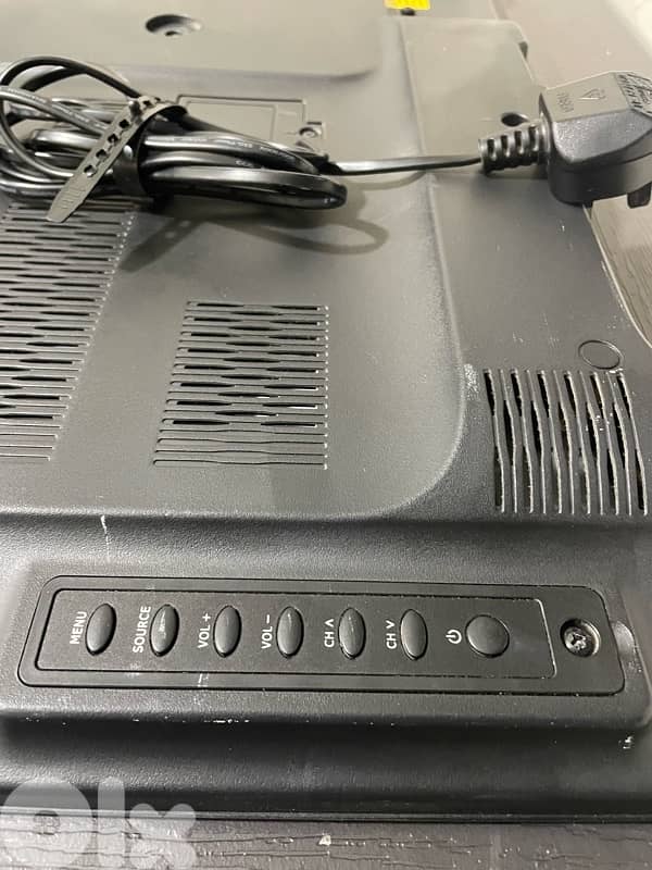 hisense 40” NOT SMART 5