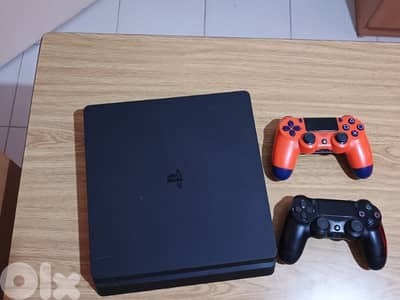 PS4 Slim 500gb used with 2 controllers
