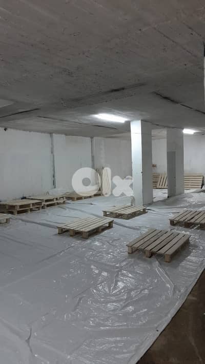Showroom or Warehouse For Rent In Mazraaصالة عرض أو مستودع للإيجار