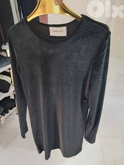 ثياب نساءي للبيع بداعي السفر مع تجهيزات