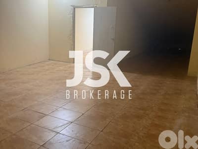 L20790 - 120 SQM Warehouse For Rent in Achrafieh, Sioufi