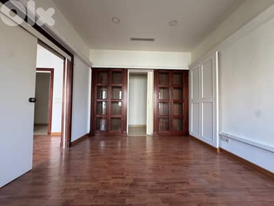 RAO26-4872 Office 170m2 for rent in Badaro, $ 1,250 cash