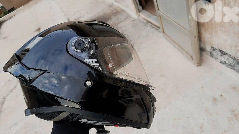 MT black full face helmet 1