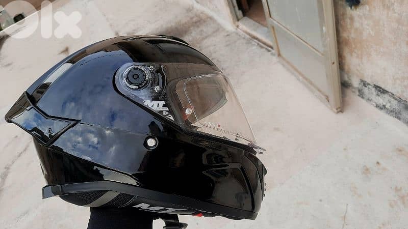 MT black full face helmet 1