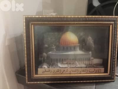 مجسم القدس يتعلق على الحاءط