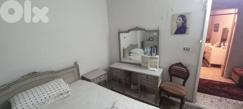 package of many house items 8