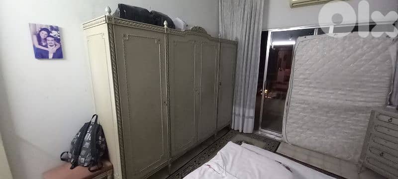 package of many house items 9