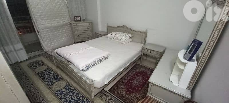 package of many house items 10