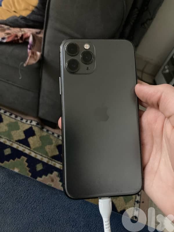 iphone 11 pro 2