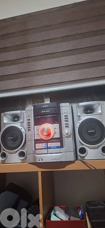 Sony Stereo System – Powerful Sound – CD / AUX / Radio – With Speakers