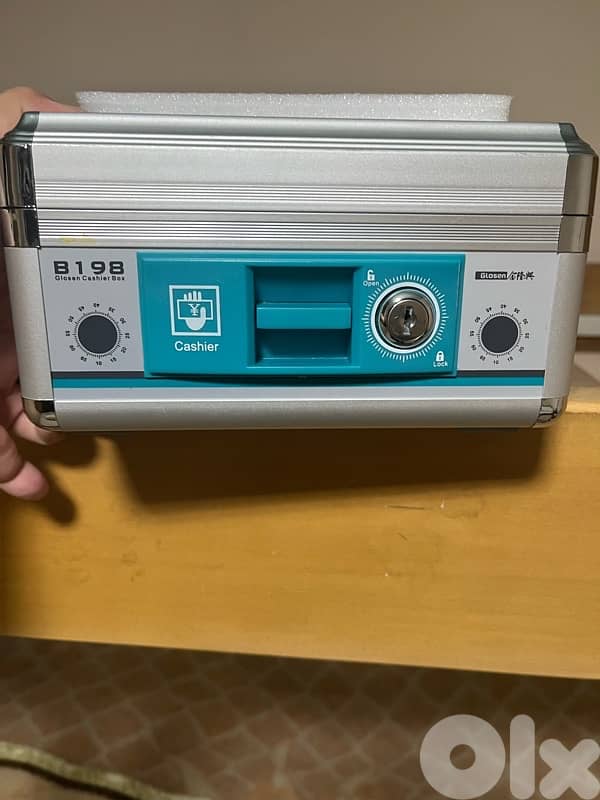 safe cash Box with key 3