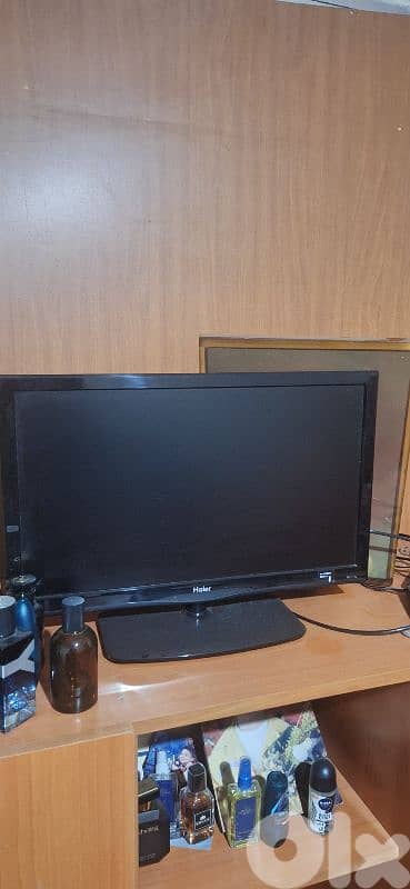 HAEIR 22 inch TV/ Monitor