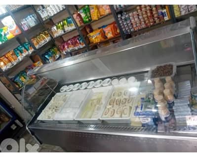 براد واجهة تبريد ممتاز مترين شوي سحب خفيف وعليه مكنة عصير شنا