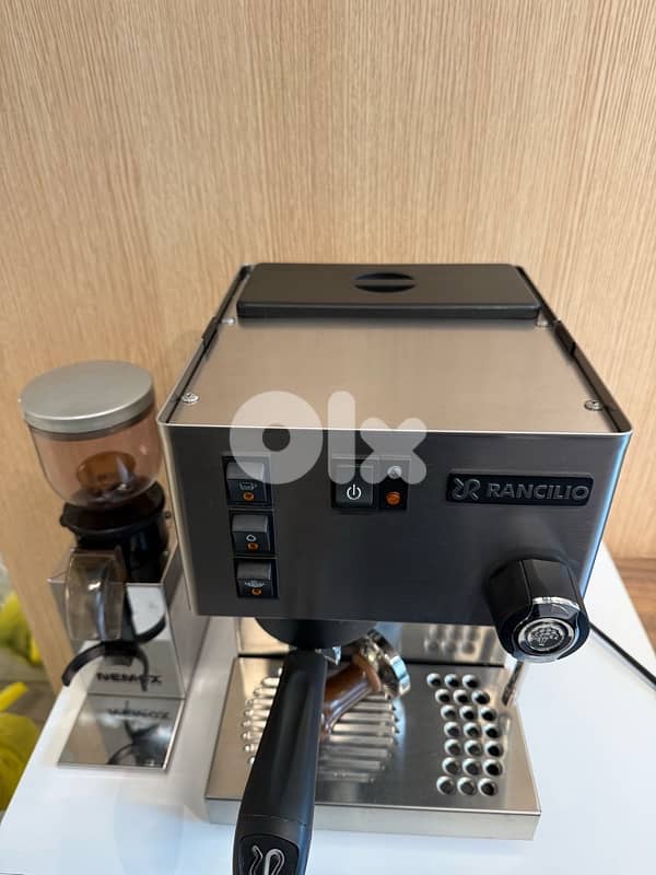 coffee machine rancilio silvia with grinder 3