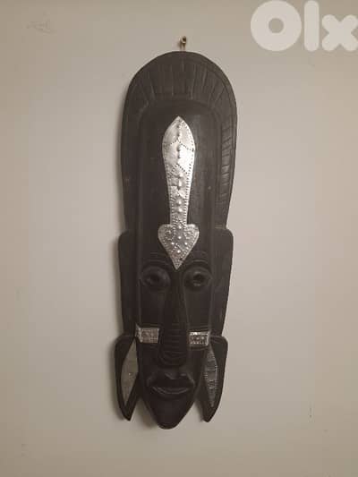 قناع خشبي أفريقي مزخرف مصنوع يدويًا