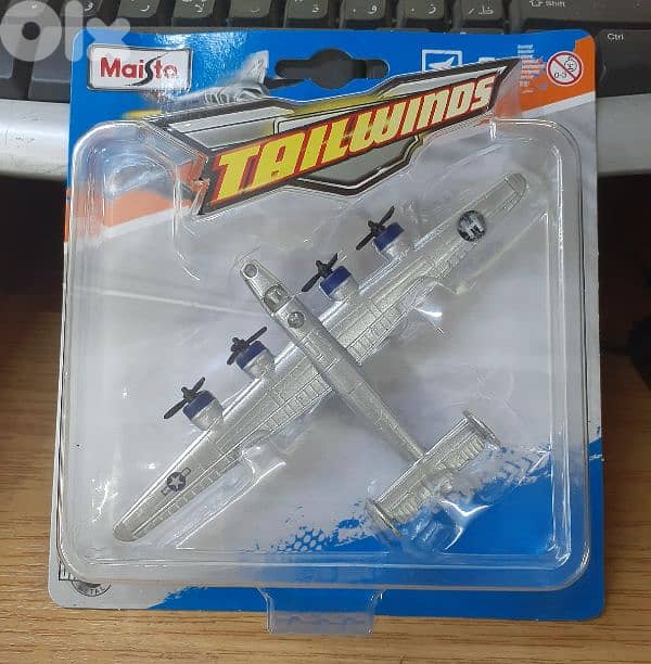 Maisto diecast Plane model Scale 1/144 3