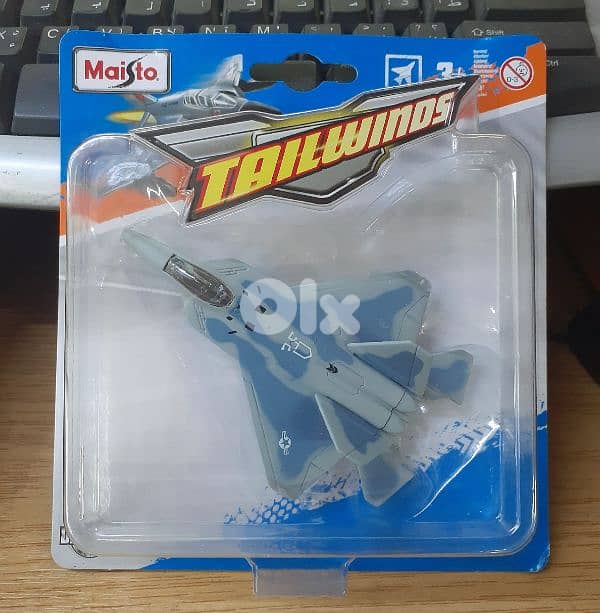 Maisto diecast Plane model Scale 1/144 8