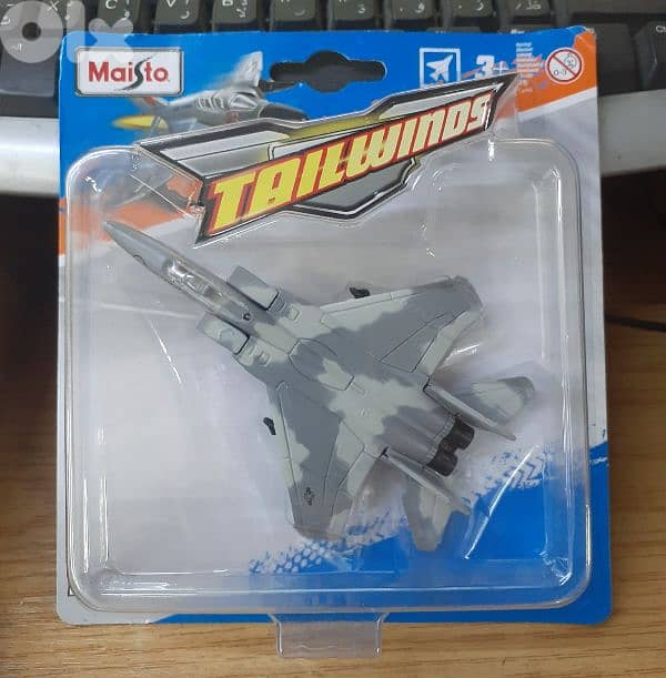 Maisto diecast Plane model Scale 1/144 9