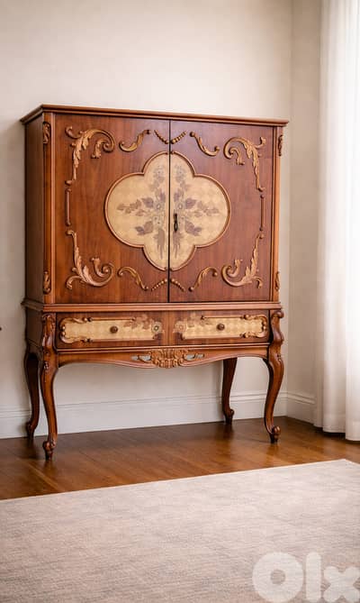 خزانة زينة خشبية