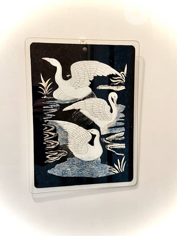 Vintage Japanese-Inspired Swan Artwork – Glass Frame – 40x30 cm 2
